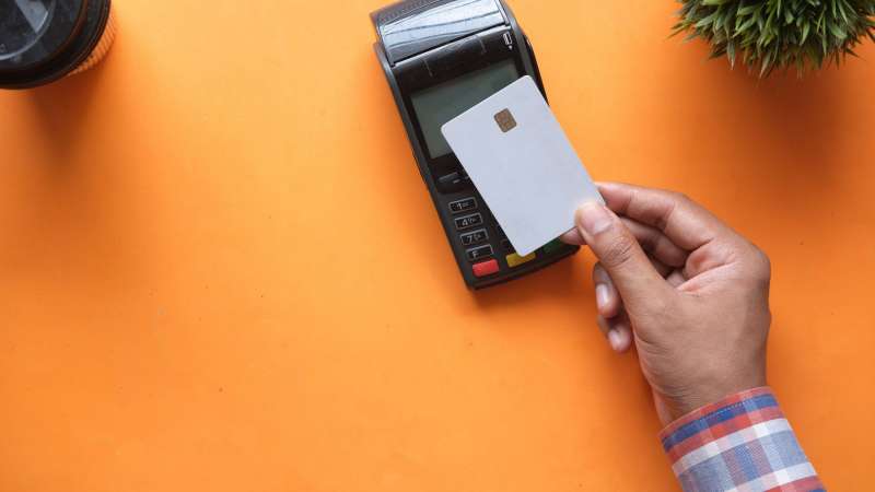 Segundo a apuração de uma empresa de segurança eletrônica russa, um grupo de criminosos colocou em operação um dispositivo capaz de fraudar compras com cartão de crédito realizadas por