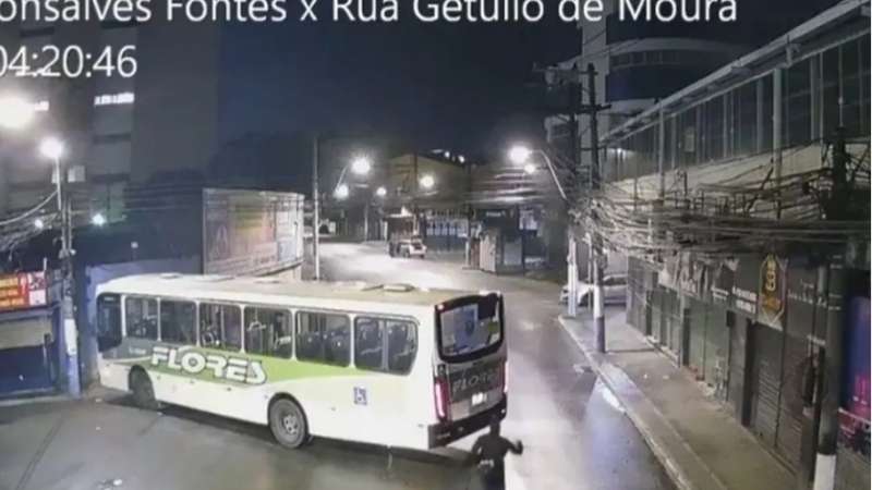 Câmeras são usadas para localizar veículos roubados na Baixada Fluminense Imagens de centros de monitoramento de Duque de Caxias e São João de Meriti também ajudam em investigações policiais